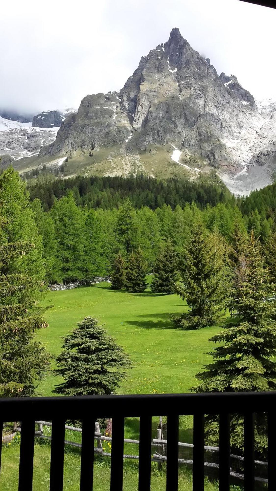 Hotel Locanda Belvedere Courmayeur Zimmer foto
